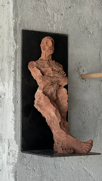 Зображення "спостерігач" від Денис Шиманський, розмір: 27х13х12, матеріали: кераміка, шамот, метал, медіум: Скульптура, місто: львів, серія: сухоцвіти, ціна: $300 Фото 2 з 11.