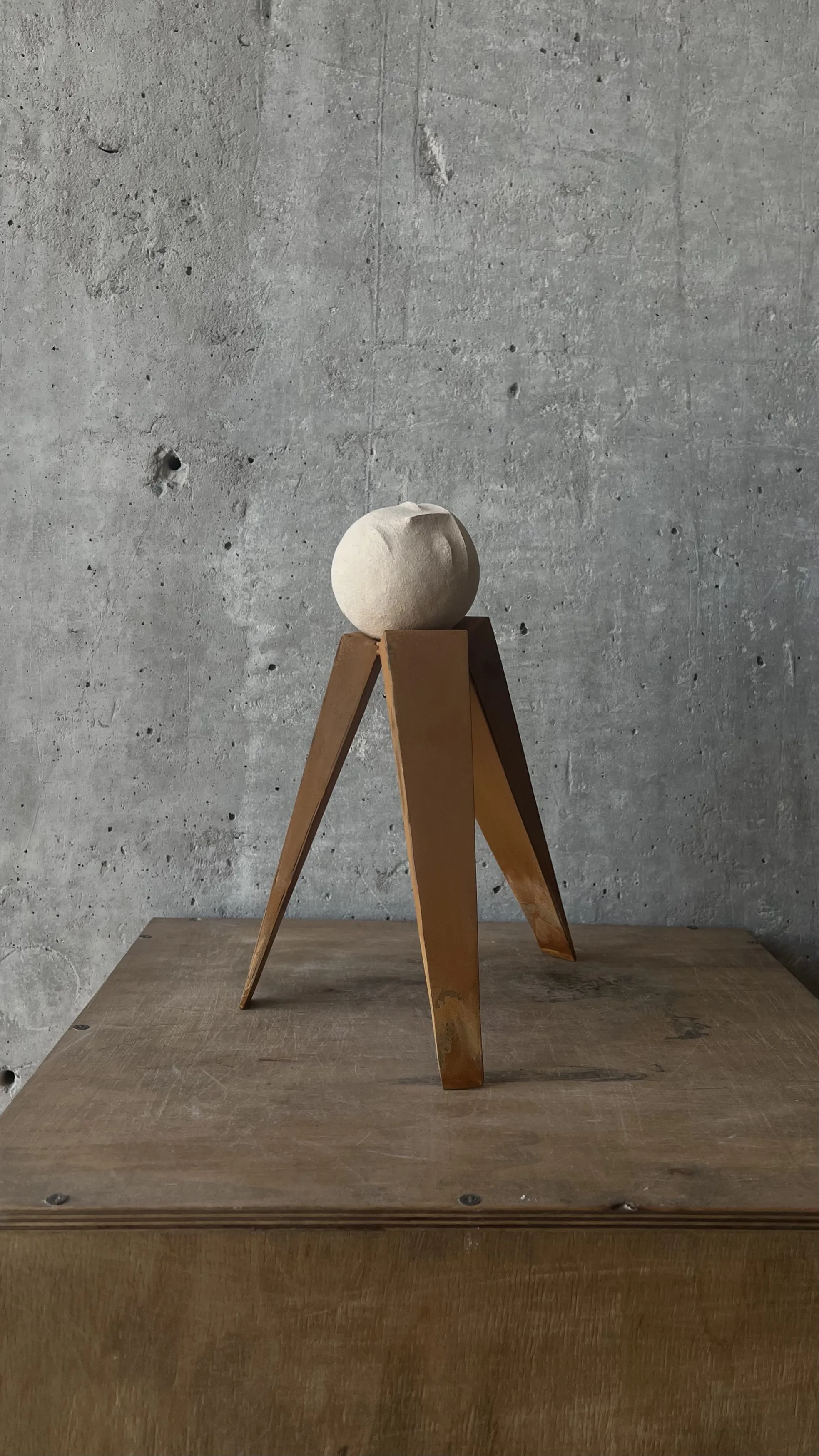 Зображення "баланс" від Денис Шиманський, розмір: 30х23х21, матеріали: кераміка, шамот, метал, місто: львів, ціна: $400 Фото 2 з 9.